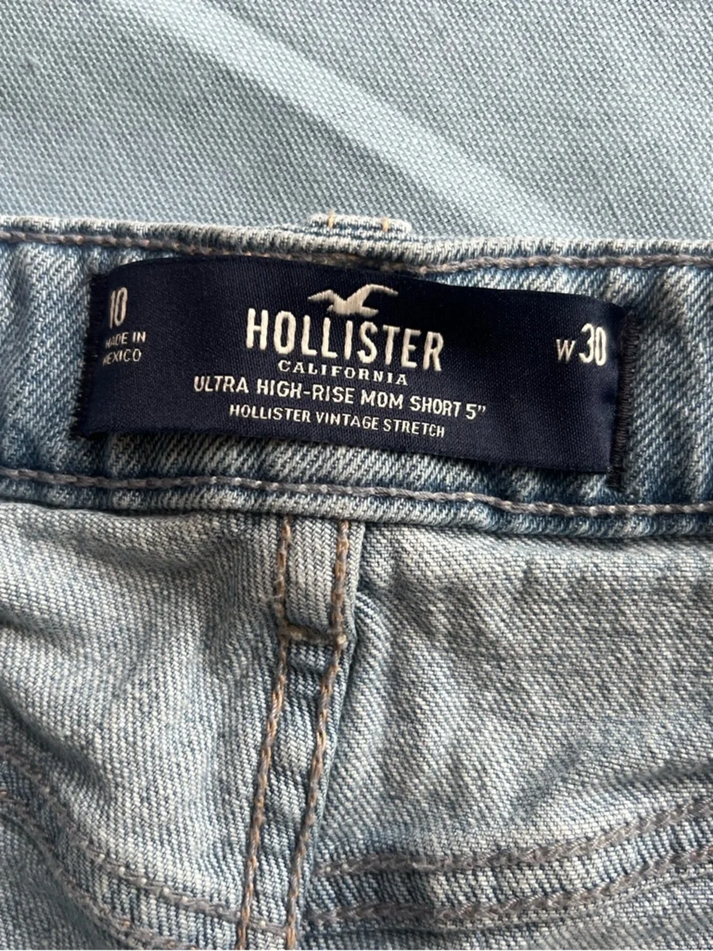 Hollister Ultra High Rise Mom Shorts 5” Sz  30/10 Light Wash Frayed Hem - Picture 6 of 8